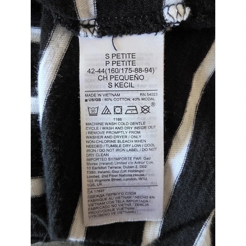 Banana Republic T-Shirt S Petite Black White Striped Short Sleeve Round Neck
